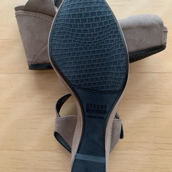 Stuart Weitzman - Women’s Suede Platform Sandals (taupe - size 6 1/2) - Picture 6 of 6